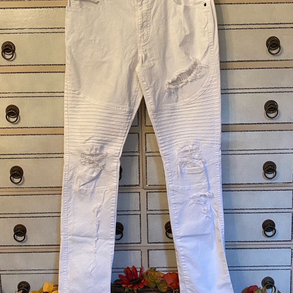 American Rag Jeans - Picture 2 of 6